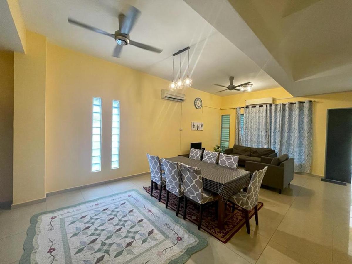 Raudhah, Taman Gombak Ria Holiday home